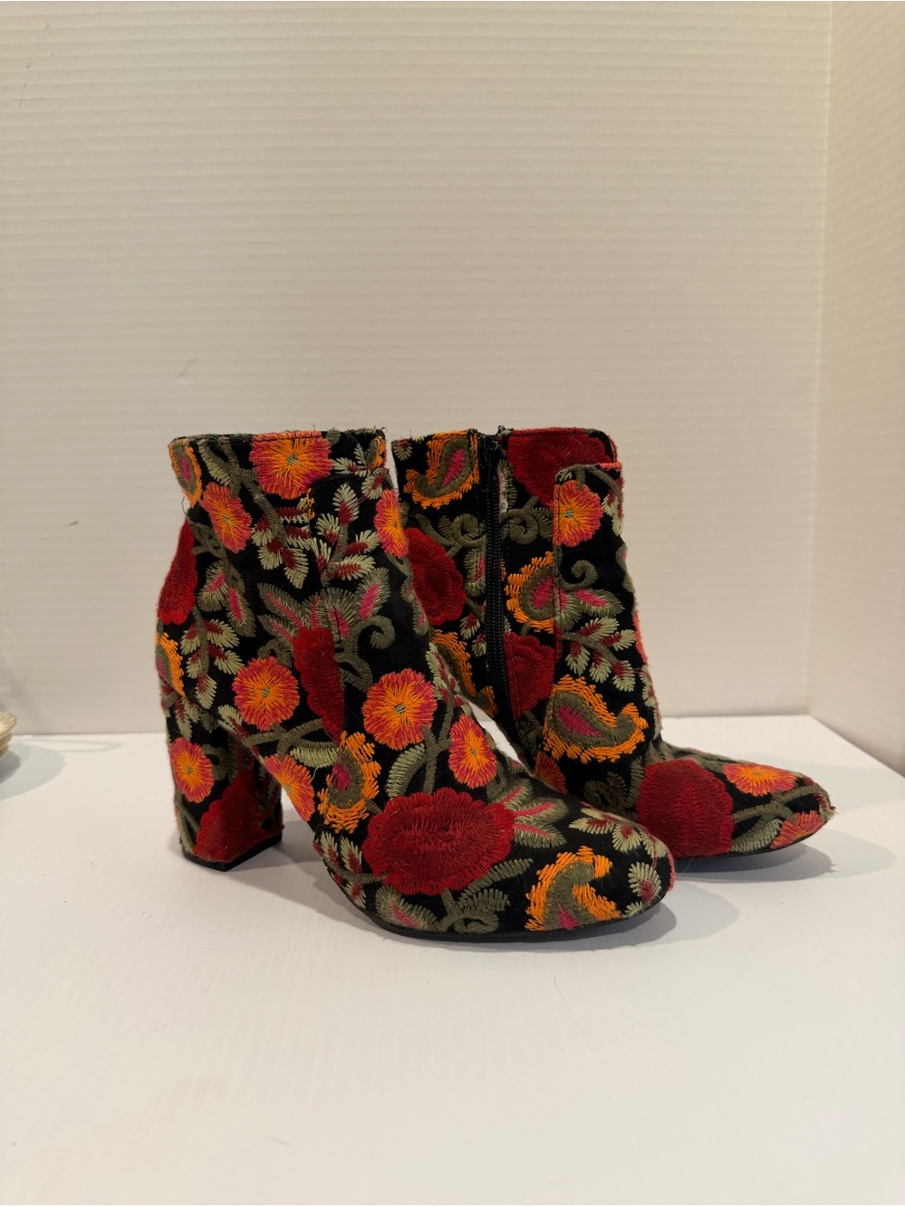 MIA VAIL Embroidered Floral Textile Ankle Bootie Block Heel Black Multicolor 8M